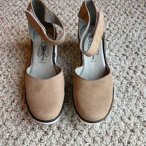 Fly London Tan Wedge Shoes Sz 9 (EU 40)
